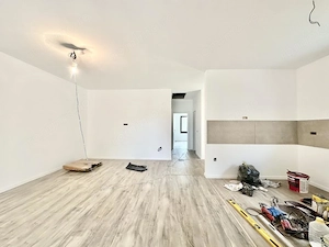 Duplex modern pe parter in Albina – 3 camere, 2 bai si teren generos  - imagine 2