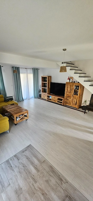 Duplex superb cu 3 Dormitoare. Aproape de Profi. Mobilat si utilat complet.