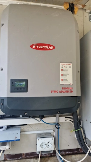 Vând invertor fotovoltaic Fronius Symo Advanced 10.0-3-M, trifazat, putere 10 kW, utilizat doar 1 an