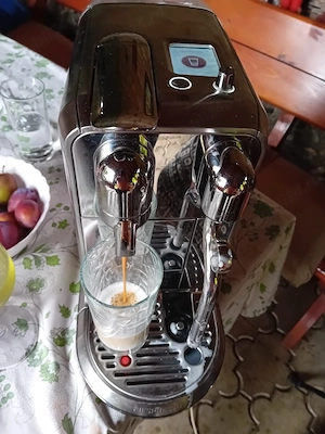 Aparat de cafea expreso nespresso delonghi. 