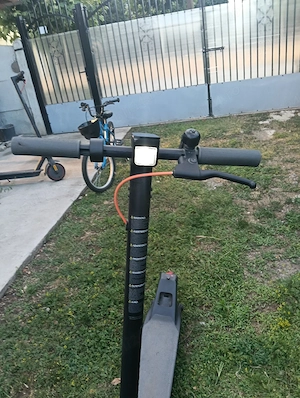 Vand trotineta electrica Xiaomi 4 lite gen 2 cu încărcător inclus. doar cu ridicare!!