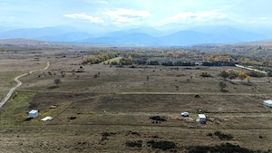 Teren 1000 mp, curent trifazic si fantana Valea Avrigului - imagine 2