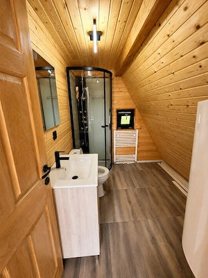 DE VÂNZARE | Sky Hill Retreat   Două cabane A-frame, terasă panoramică și teren 870 mp - imagine 5