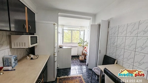 De vânzare! Apartament 3 camere, decomandat, Țiglina II - imagine 2