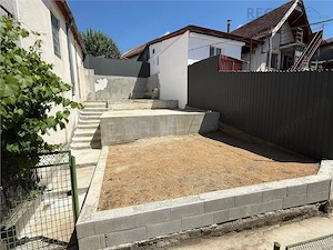 Apartament in casa 2 camere cu gradina si garaj - Central - imagine 2