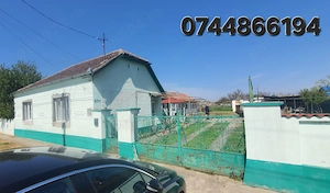 Vând casa Giulvaz strada principala