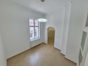 Birou de inchiriat - Piata Sinaia - 3 Camere-86 MP- Etaj 1- Centrala - 700 Euro ! - imagine 10