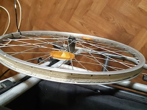 Carucior cu mic defect