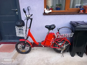 Vind bicicleta electrică. 