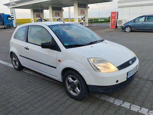 Vând Ford fiesta an 2004 motor 1.3 benzina  - imagine 2
