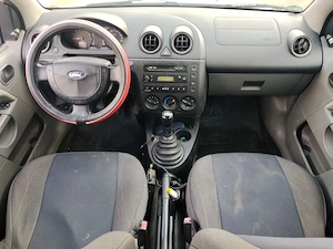 Vând Ford fiesta an 2004 motor 1.3 benzina  - imagine 7