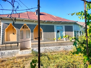 Casă cu teren generos de 887 mp   Padina, jud. Buzău