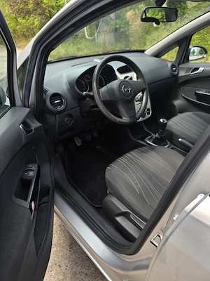 Opel Corsa Berlină  - imagine 5