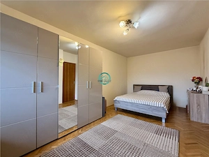 Apartament tip penthouse cu 5 camere de inchiriat, zona Poli 2