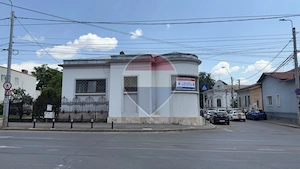 Cladire simbolica de inchiriat -Centrul Istoric Ploiesti - imagine 2