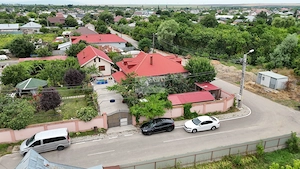 Două case, teren 1.210 mp | Ideal pentru două familii/ Tecuci