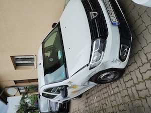 vând Logan 2018 accidentat 2000e