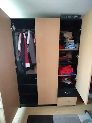 vand dulap făcut la comanda.