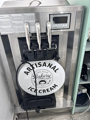 Masina de inghetata Soft Serve 1550 3 arome Royal Catering