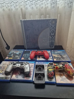 Pachet PS4 Pro 1TB Ediție Limitată God of War + 3 Controllere + Stație Încărcare + 8 Jocuri