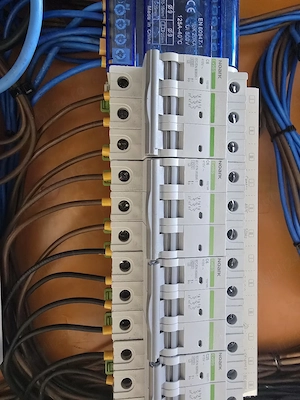 Electrician si ajutor electrician în constructii