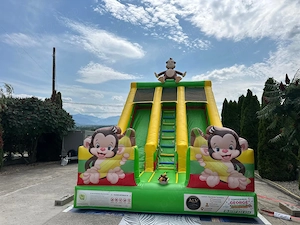 Închiriez topogan gonflabil cu 2 pante de coborâre*asigur transport și montaj !