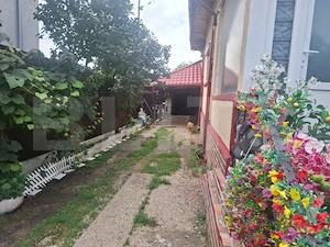 Casa de vanzare, 90 mp, teren 1980 mp, zona Titu - imagine 3