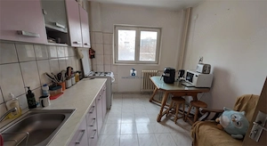 Vanzare Apartament 4 Camere Semidecomandat Sos.Oltenitei - imagine 2