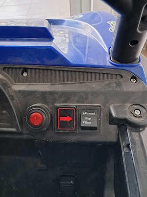Se vinde Mașină electrică și scaun Mașină 
