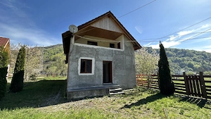 Casa cu teren 770mp langa râu Lotrioara - imagine 3