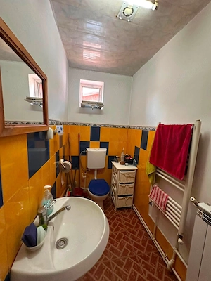 De vanzare apartament cu 3 camere si 2 bai, mobilat si utilat, zona centrala, Pret 49900euro - imagine 6