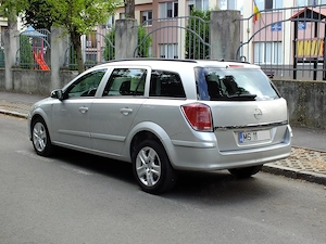 Opel Astra H caravan 1,9 TD - imagine 2