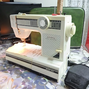 Masini de cusut diferite modele