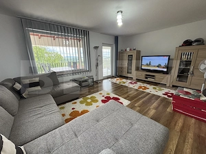 Casa de vanzare cu 16 ari de teren, finisaje premium