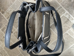 Geanta crossbody Guess