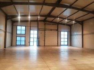 închiriez hală+ birouri+ un apartament de serviciu  - imagine 2
