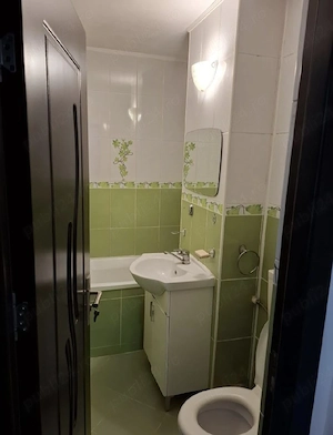Închiriez garsoniera 