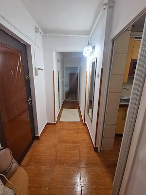 Vănd apartament de 3 camere .