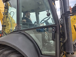 Buldoexcavator New Holland B100C, 2 h, cupa 4x1, furci, brat extensibil 39.900 Eur+Tva - imagine 15