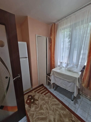 De vanzare apartament cu 2 camere si balcon, mobilat si utilat, etajul 1, zona Cresei 52000euro - imagine 4