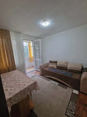 De vanzare apartament cu 2 camere si balcon, mobilat si utilat, etajul 1, zona Cresei 52000euro