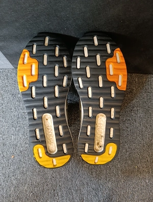 adidași bărbați impermeabili NR 45 ( nu trimit prin curier )