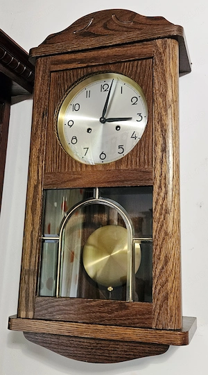 Ceas de perete cu pendul Hermle 