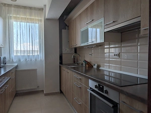 Apartament 2 camere decomandat, bucatarie separata, balcon de 12,6 mp si parcare subterana - imagine 6