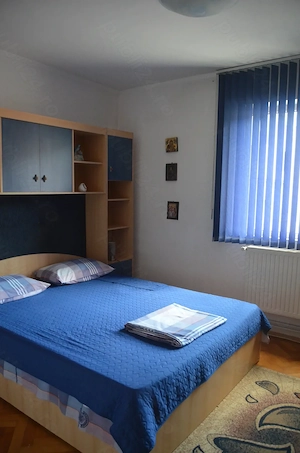 Sinaia-Vanzare apartament cu trei  camere- mobilat si utilat
