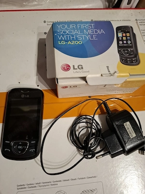 Telefon mobil LG A200 - functional 