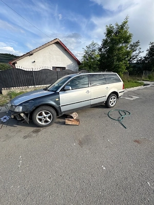 vand pasat / dezmembrez passat b5 1.9 an 2004 - imagine 2