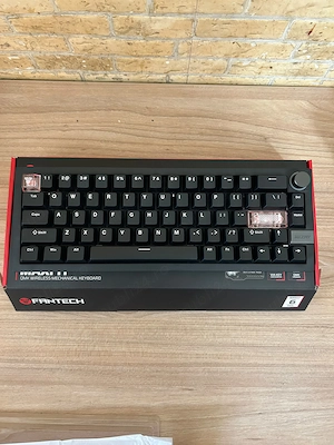 Tastatura Gaming RGB Mecanica Wireless Fantech MAXFIT8 65%, RGB, Hot-Swap, Bluetooth, 2.4Ghz, noua
