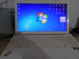 Laptop Toshiba 4GB RAM , SSD , Windows 7
