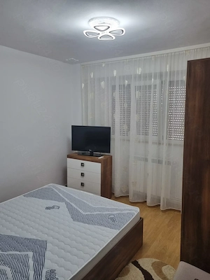 Închiriez apartament 2 camere. 